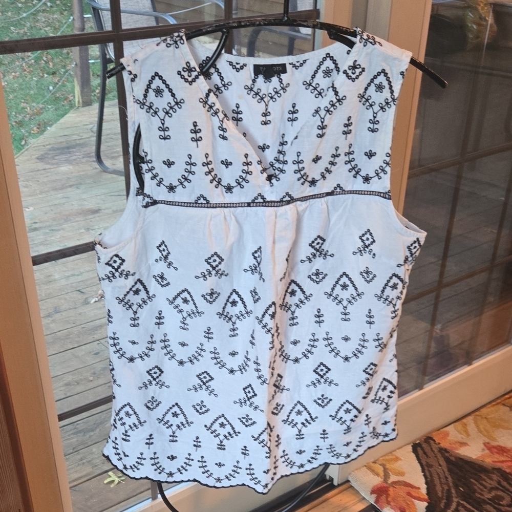 Talbots Womens White Black Embroidered Sleeveless V-Neck Scalloped Top Size M